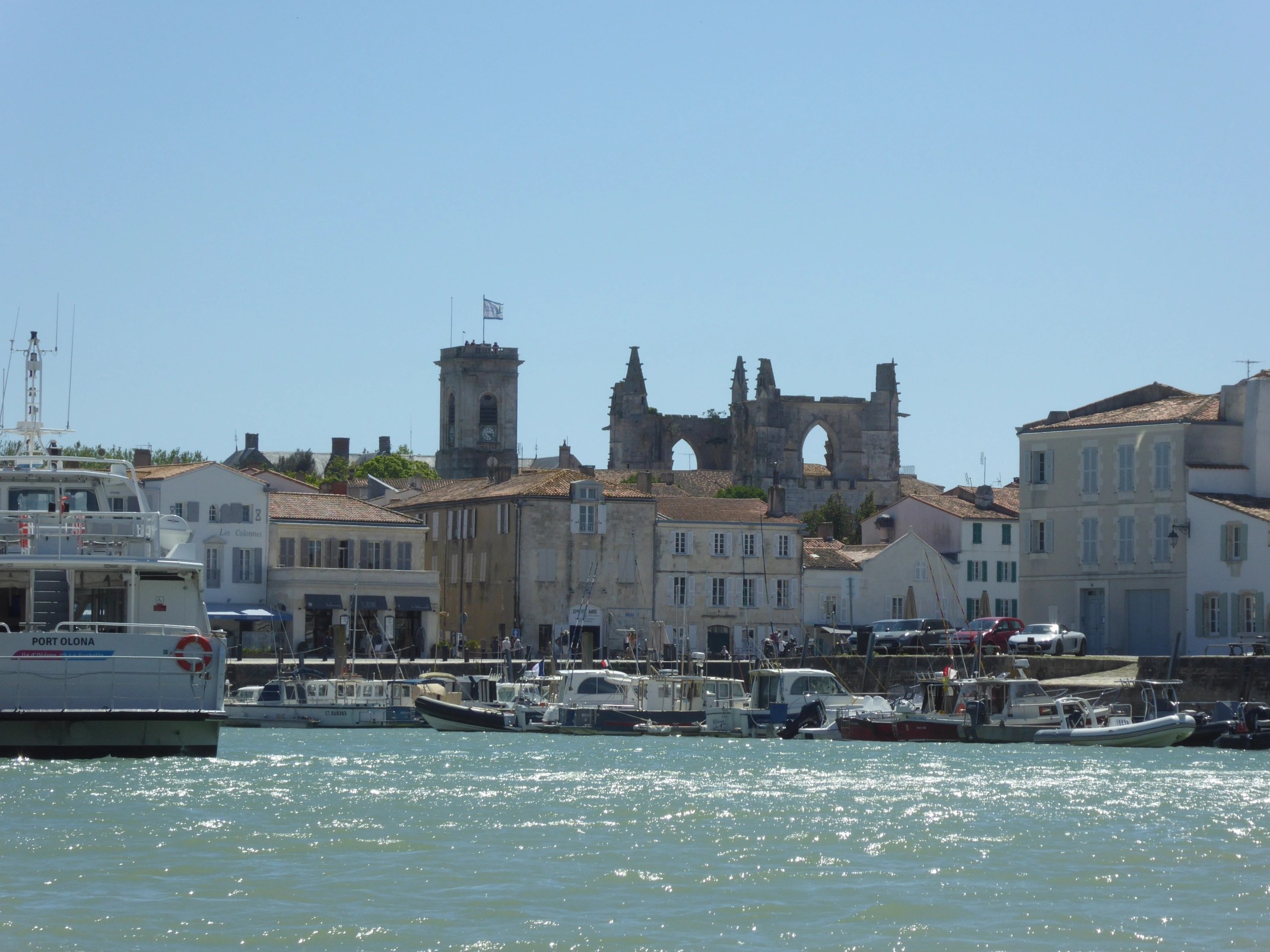 Escale à Saint-Martin de Ré après la traversée depuis la Tranche-sur-Mer à bord de notre semi-rigide.